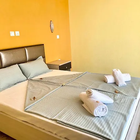 Jasmine Konukevi Potos